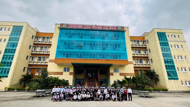 Trường TH&THCS Ba Ngạc tham quan hướng nghiệp
