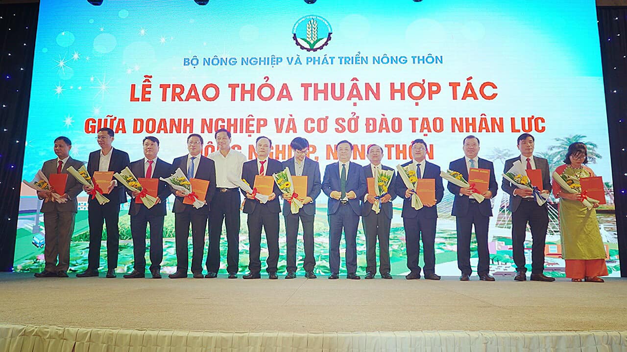 LỄ KÝ KẾT “THỎA THUẬN HỢP TÁC ĐÀO TẠO VÀ PHÁT TRIỂN NGUỒN NHÂN LỰC NÔNG NGHIỆP, NÔNG THÔN” LỄ KÝ KẾT “THỎA THUẬN HỢP TÁC ĐÀO TẠO VÀ PHÁT TRIỂN NGUỒN NHÂN LỰC NÔNG NGHIỆP, NÔNG THÔN”