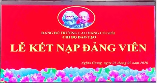 Chi Bộ Đào Tạo Kết Nạp Đảng Viên Mới Là Sinh Viên