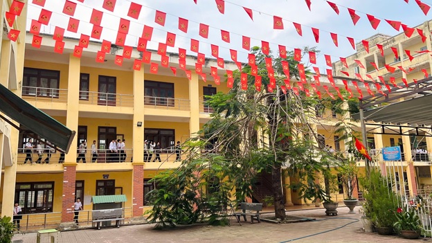 Students Join Campus Tours and Career Guidance Activities at COM